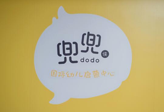 他为了刚出生的孩子,准备了10588本精装绘本与26名启蒙老师 他为了刚出生的孩子,准备了10588本精装绘本与26名启蒙老师