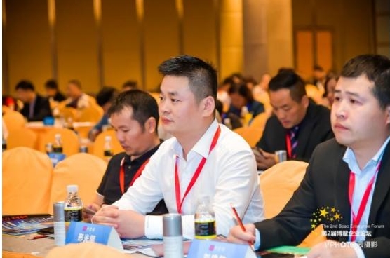 邢光朋被授予“中国经济领军人物”光荣称号