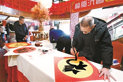 团圆年夜饭：餐桌上寻找年味儿