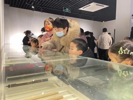 一支湖笔绘江南 一颗童心品湖韵