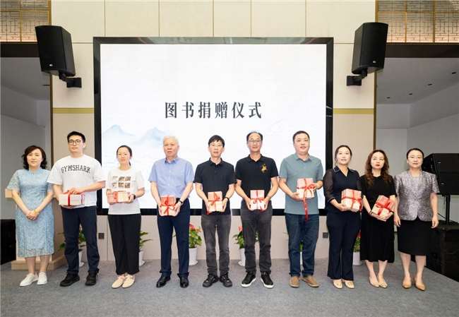 时空仰望传承红色基因 《永不消逝——张困斋传》新书发布