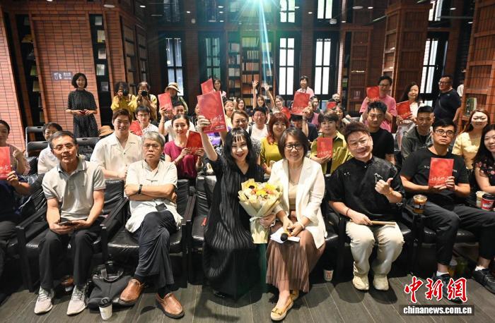 从“晴雯”到作家：87版《红楼梦》演员安雯携新书《坦荡地活》与读者在天津见面