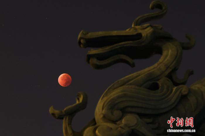 朋友圈刷屏！“红月亮”是怎样形成的？