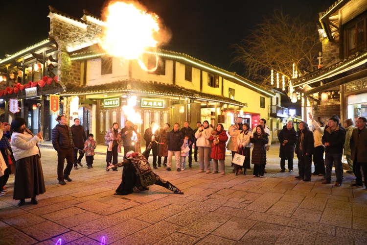 根植乡野大地 书写时代诗篇