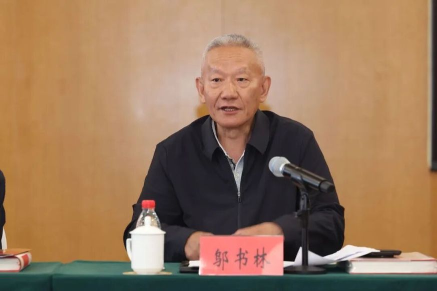 《如诗的大地——新疆70年纪事三部曲》:品读文学内涵 阐释时代价值