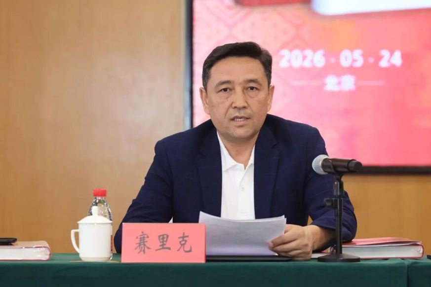 《如诗的大地——新疆70年纪事三部曲》:品读文学内涵 阐释时代价值