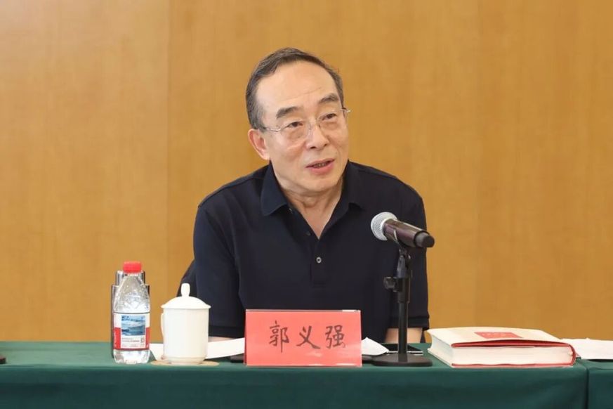 《如诗的大地——新疆70年纪事三部曲》:品读文学内涵 阐释时代价值