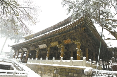 有些古建筑的柱子为什么是歪的