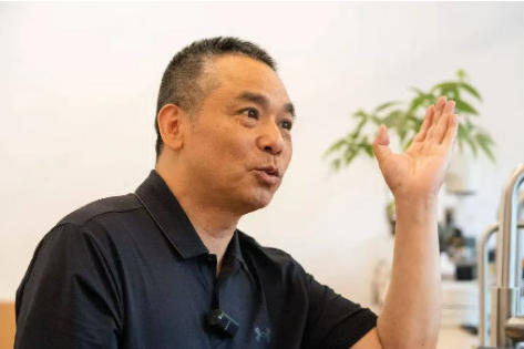 “追星一样， 追梦一样， 去见艾老”