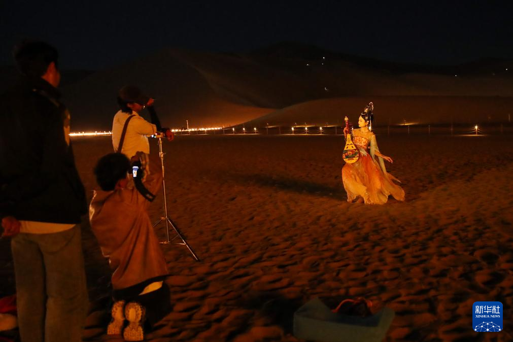 敦煌夏季旅游持续升温