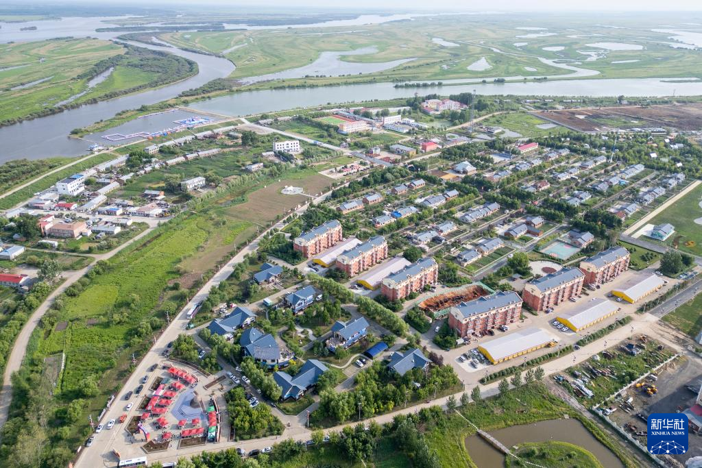 在“华夏东极”体验赫哲族集市