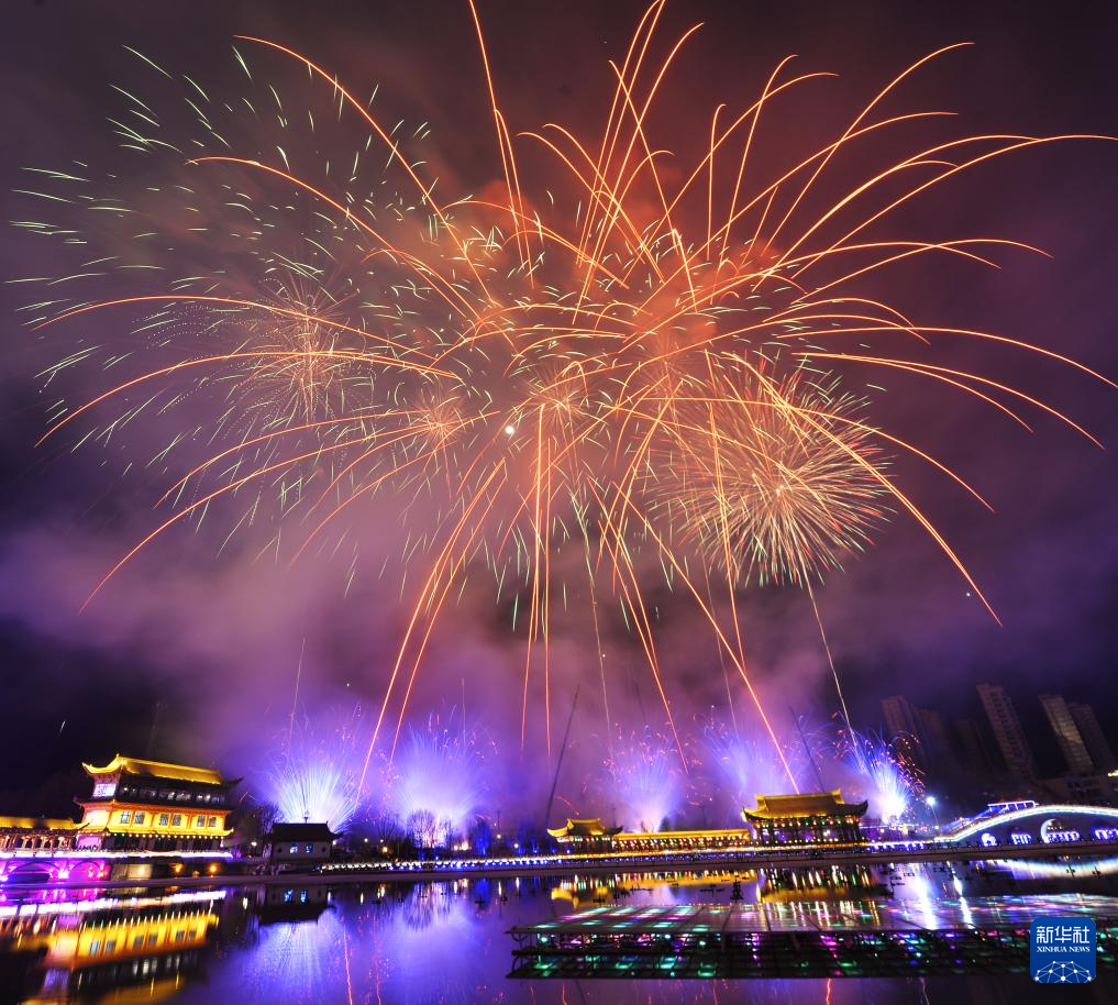 多彩活动迎接元宵节