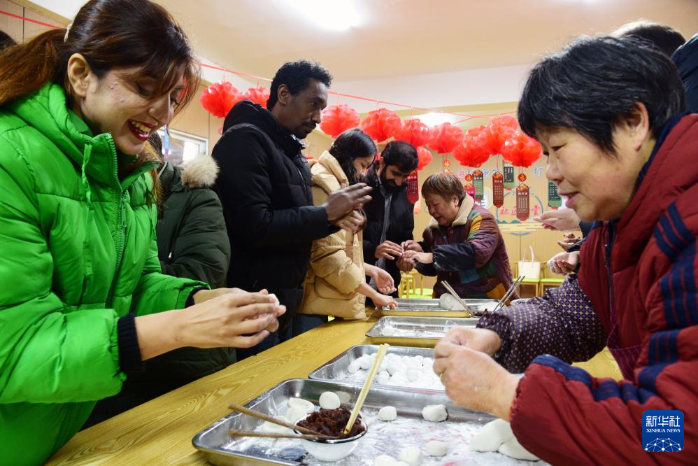 多彩活动迎接元宵节